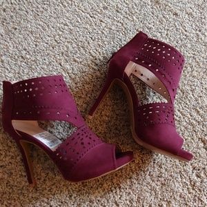 NWOT BCBG Maroon Suede Cut Out Booties Sz 7.5